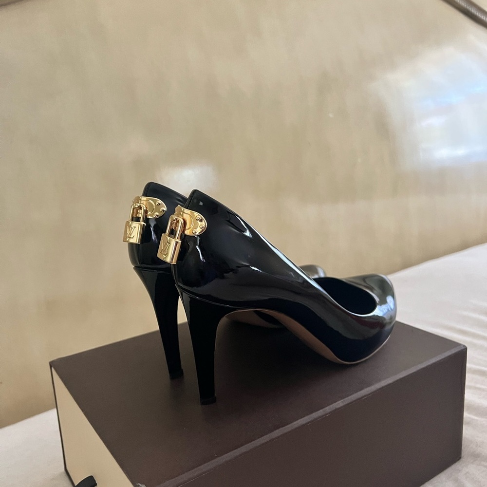Louis Vuitton Black Padlock Iconic Lv Heels Pumps - Picture 5 of 8